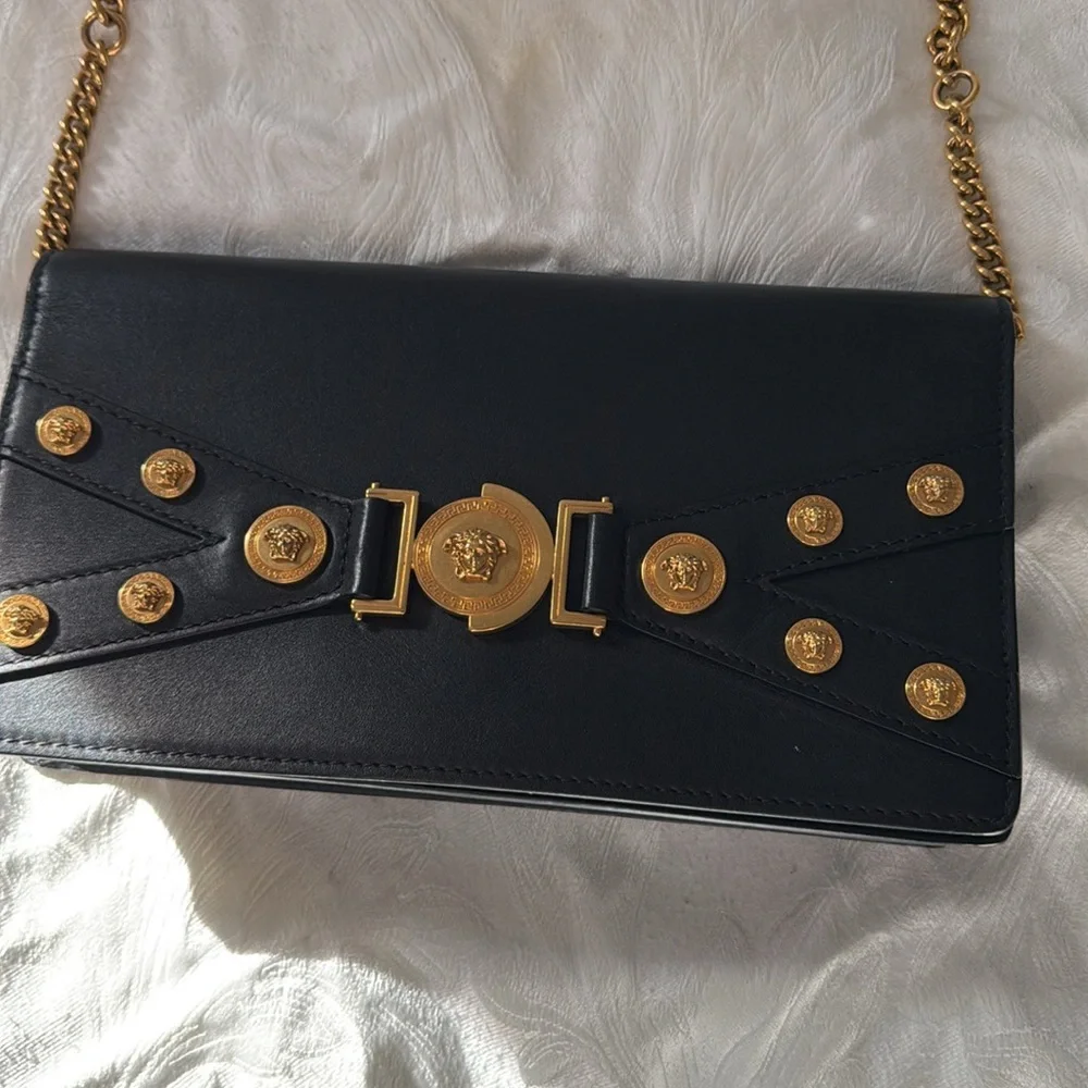 Versace - Picture 3 of 8